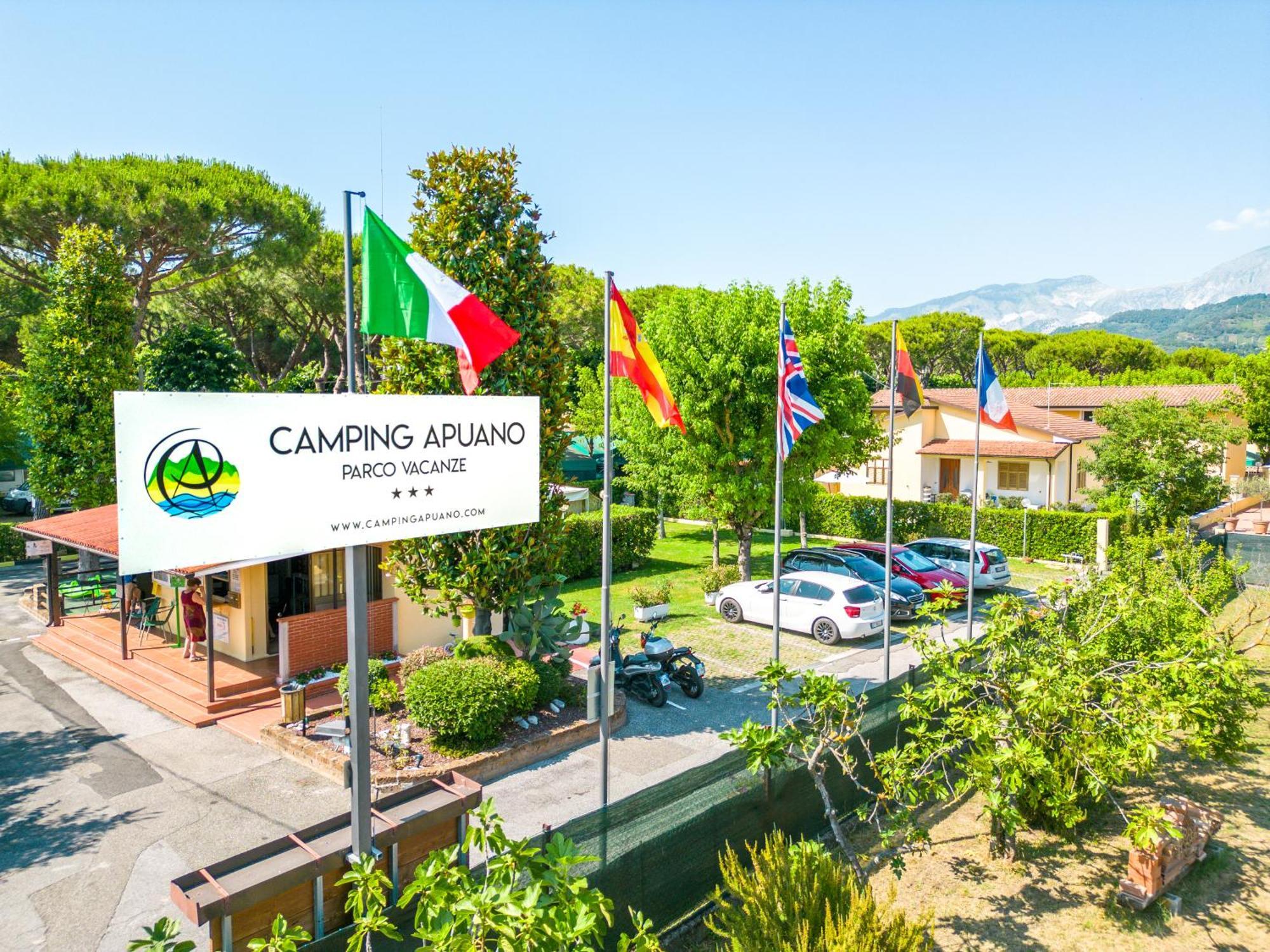 Camping Apuano 马里纳迪马萨 外观 照片